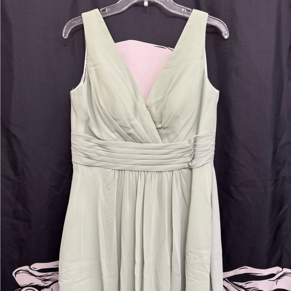 Azazie Sleeveless V-Neck Light Mint Dress
